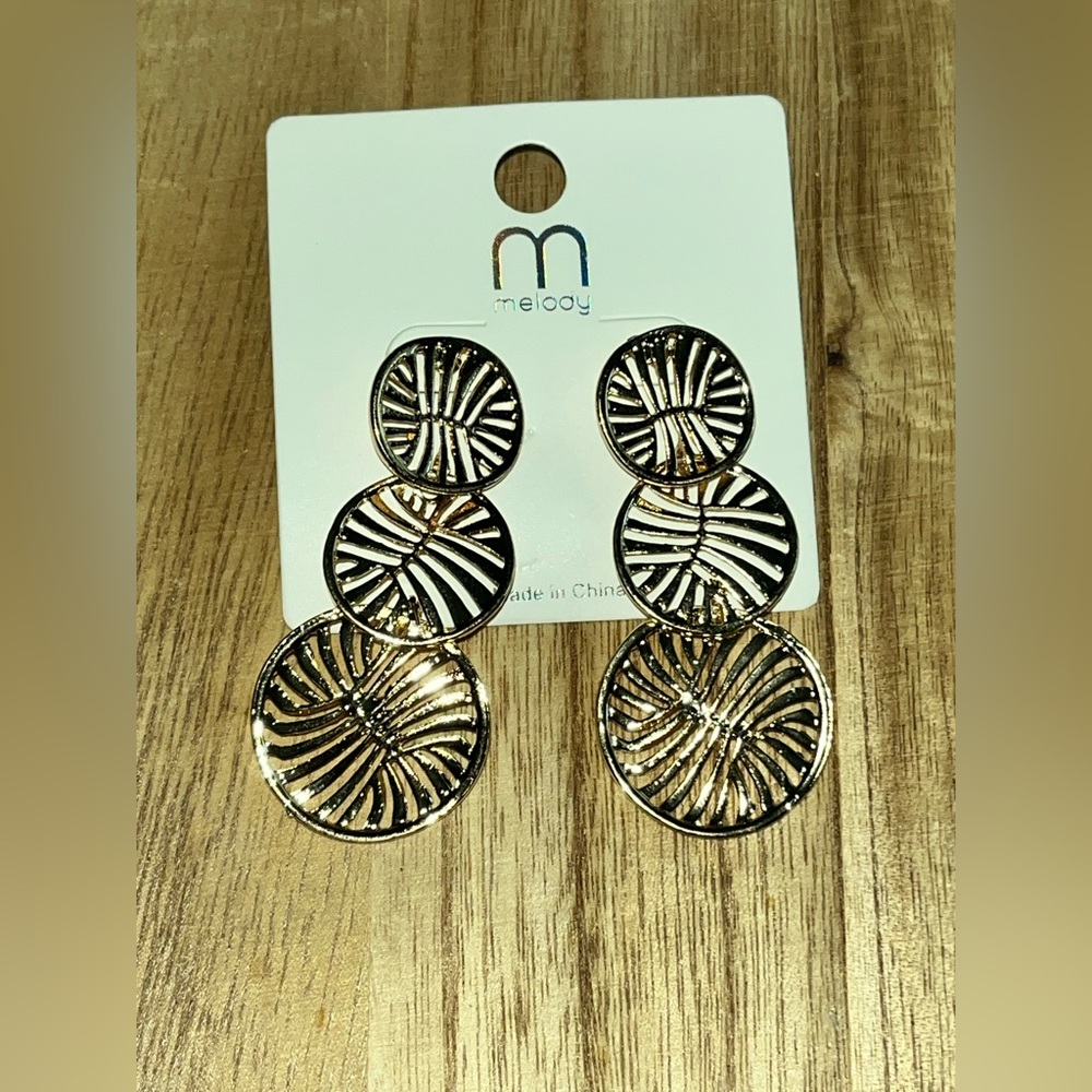 🔴NWT Elegant Gold and Black Earrings